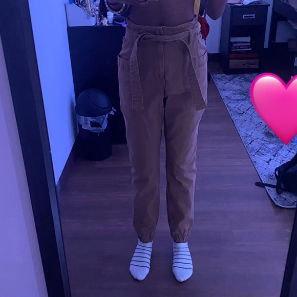 high rise cargo pants with belt - Picture 5 of 6